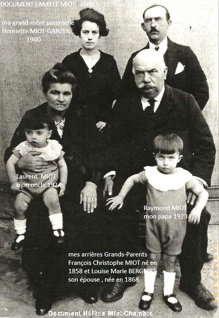 FAMILLE MON ARRIERE.GRAND.PERE MIOTet sa famille.JPG
